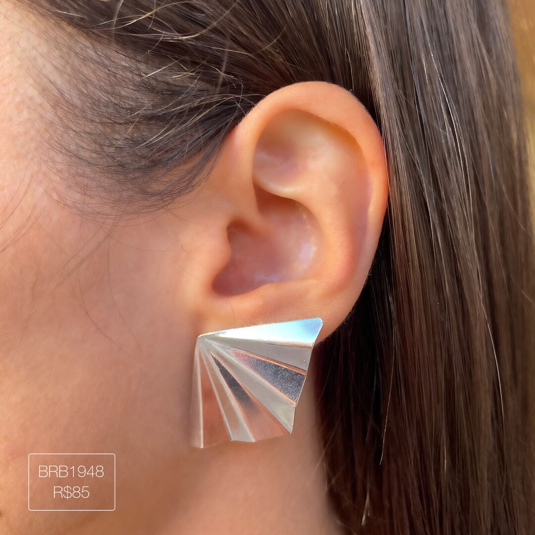 Brinco de Leque Dobrado Liso Prateado